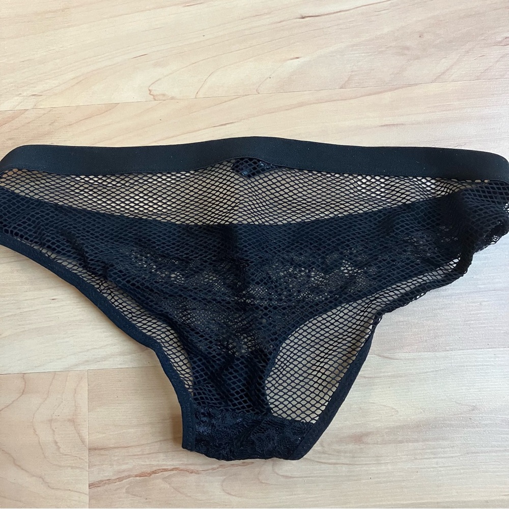 Fredricks Of Hollywood Lingerie Black Lace and Fishnet Brief Panties size Large - Picture 3 of 4